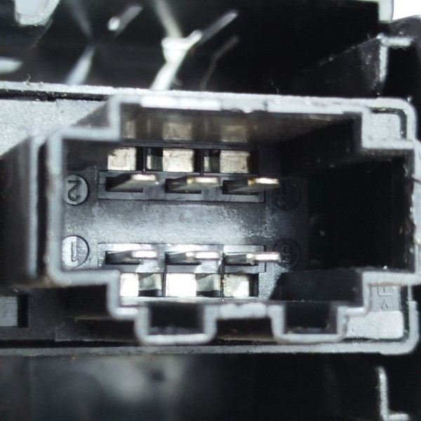 Botão Vidro Dianteiro Direito Volkswagen Up 2014\2020