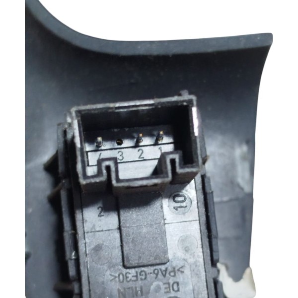 Botão Vidro Elétrico Traseiro Direito Vw Jetta 2011 A 2016