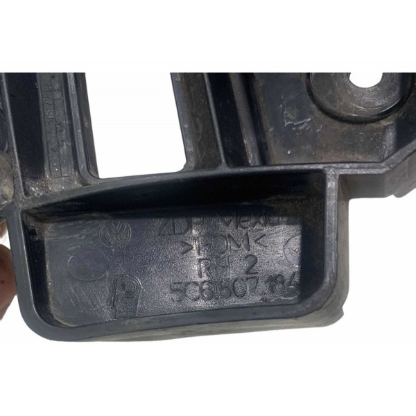 Guia Parachoque Dianteiro Direito Jetta 2011/2012/2013/2014