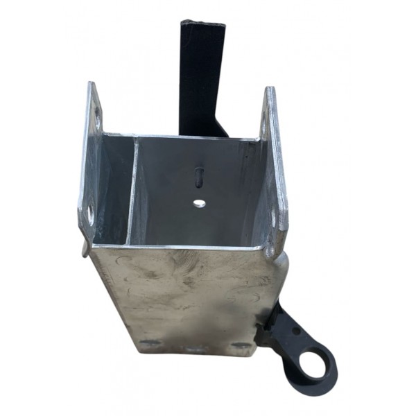 Suporte Esquerdo Alma Parachoque A200 A250 Gla 200 2014 2018