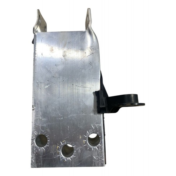 Suporte Esquerdo Alma Parachoque A200 A250 Gla 200 2014 2018