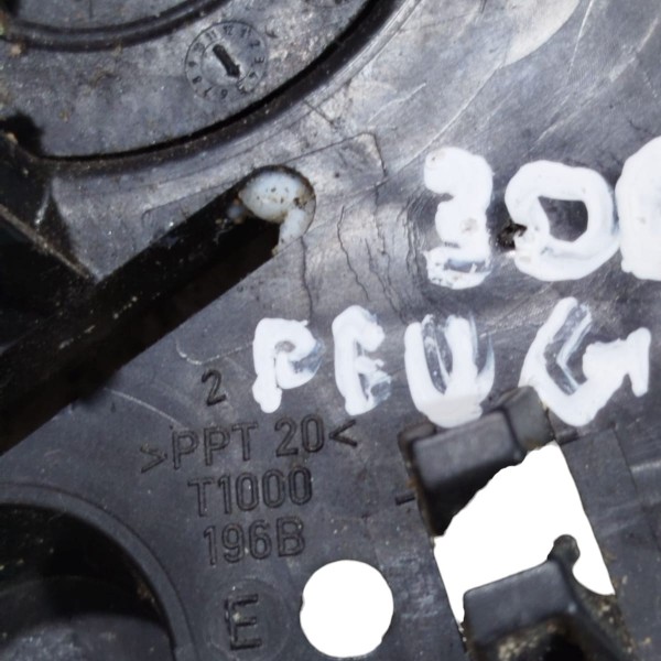 Moldura Suporte Atuador Caixa Ar Peugeot 308 2011 A 2015