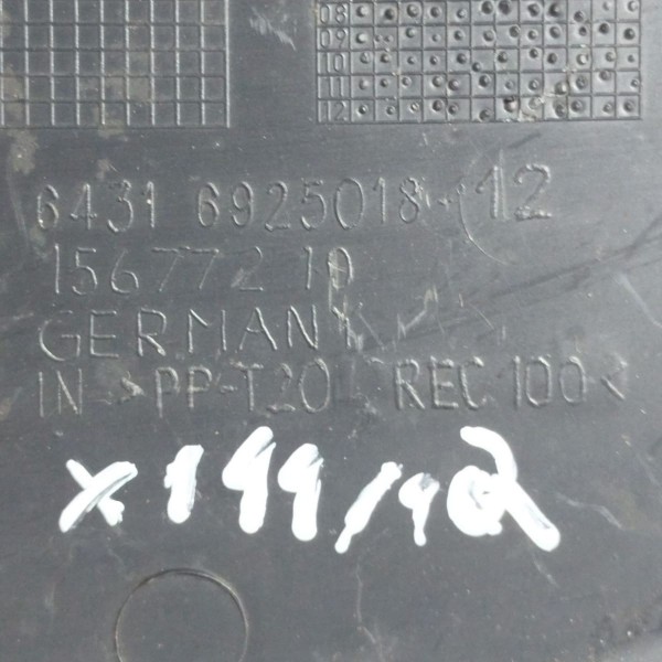 Acabamento Direito Filtro Ar Bmw X1 2.0 2011 A 2014 6925018